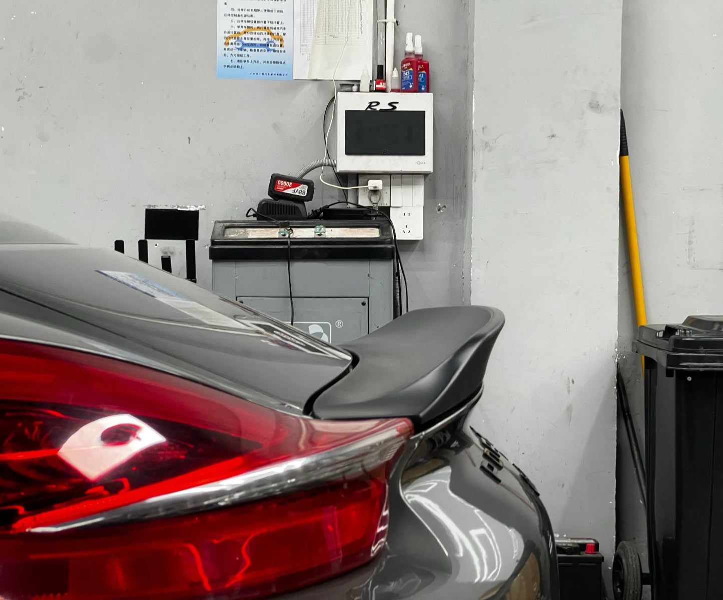 Porsche 718 Cayman GT4 Style Carbon Fiber Duck Wing